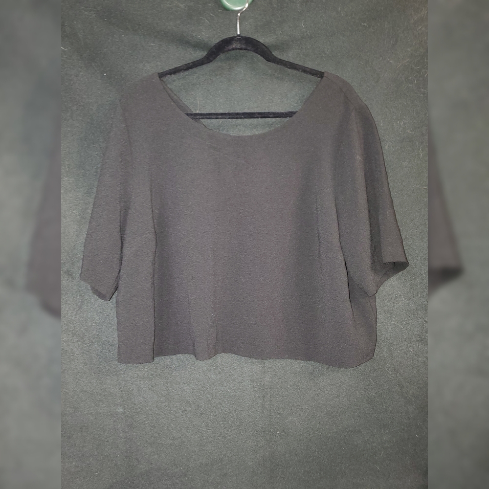 Black Crop Blouse with Boxy Fit. 2